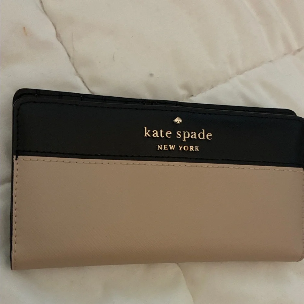 Kate Spade Black and‎ Cream Wallet